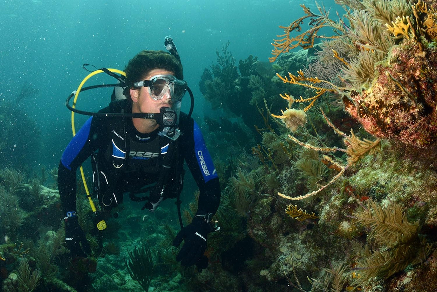 Lightest Travel Scuba Diving BCD - Folds Completely to save Space - Fully Accessorised: 8 D-Rings, 2 Wide Side Pockets, 2 Rear Trim Pockets - High Lift Capacity - Travelight: Designed in Italy